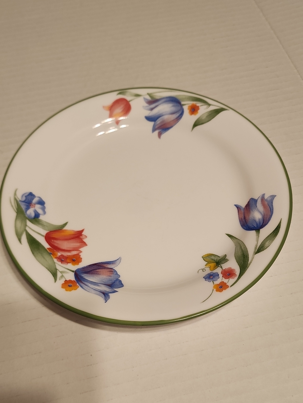 CORELLE TULIP Pattern (3) Floral Tulip Accent Salad/Bread Plates Multicolor